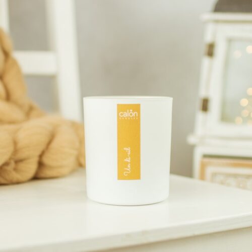 Un di-ail candle - gold on white